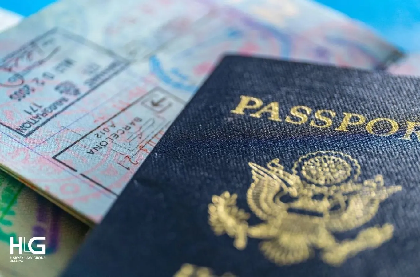 ý nghĩa màu sắc hộ chiếu