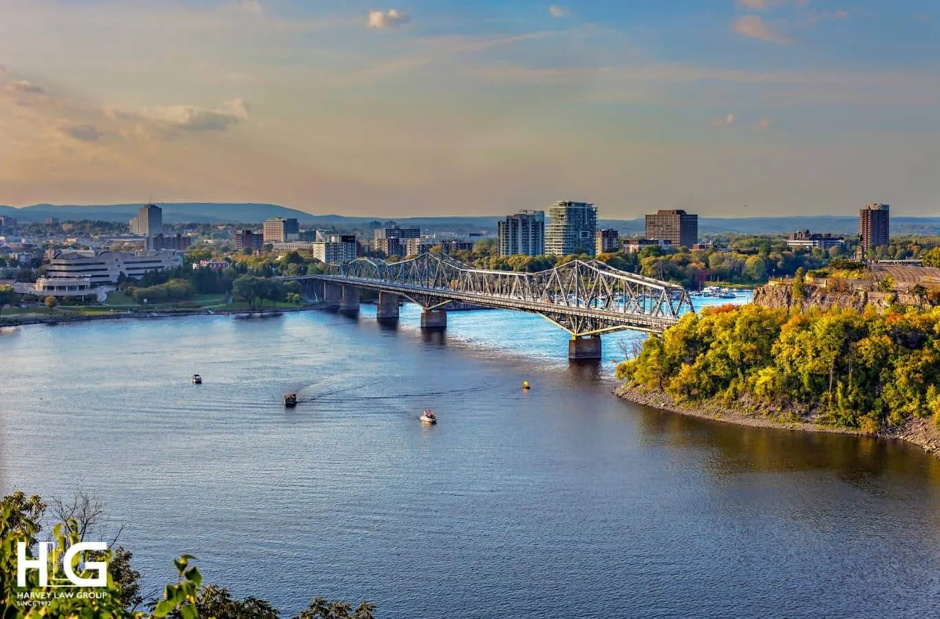 Ottawa sử dụng ngôn ngữ chính là tiếng Anh và tiếng Pháp