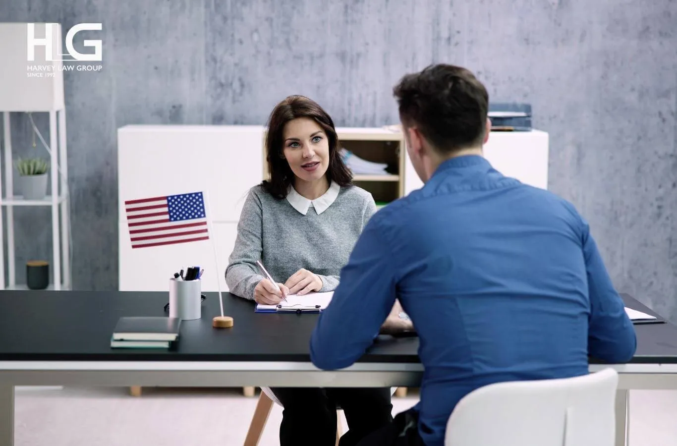 Tham dự phỏng vấn tại lãnh sự quán