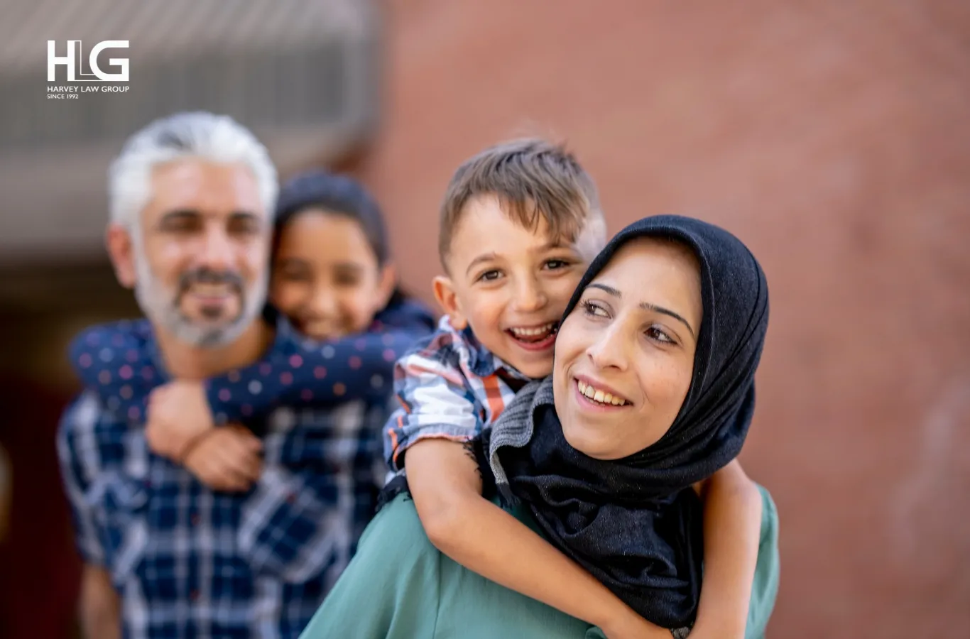 Định cư Mỹ diện gia đình dành cho người thân trực hệ như vợ/chồng, con cái dưới 21 tuổi hoặc cha mẹ của công dân Mỹ