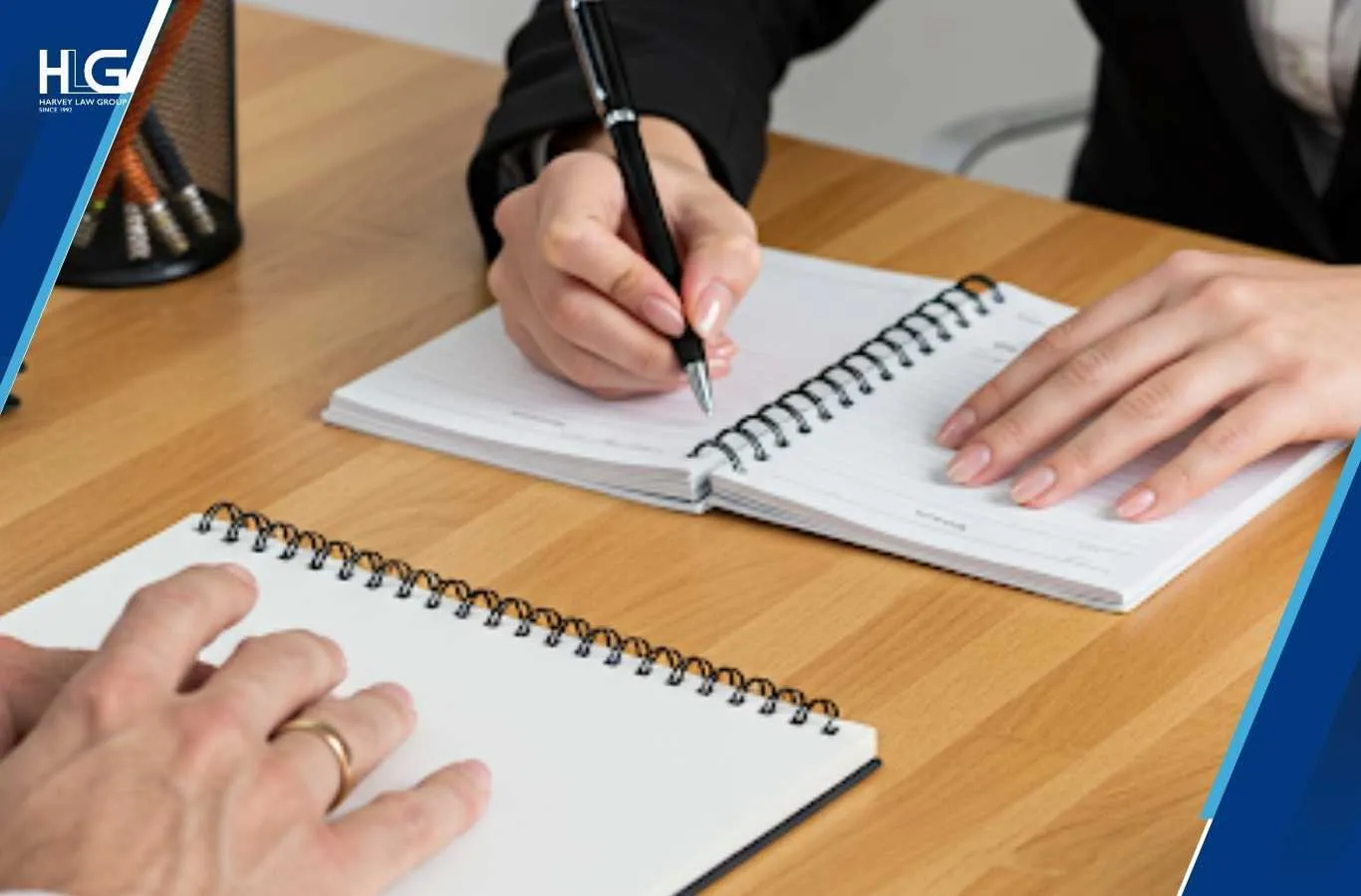 Cả công dân và thường trú nhân đều được hệ thống pháp luật thuộc nước sở tại bảo vệ trong các vấn đề dân sự, hình sự và lao động