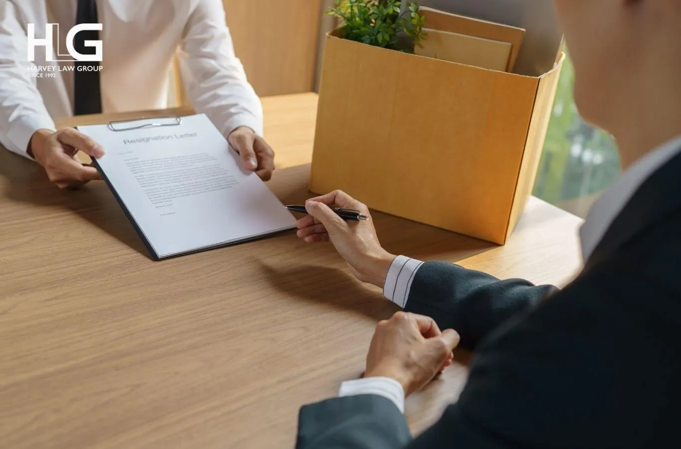 Khi nộp tài liệu phải có phiên bản tiếng Anh hoặc dịch công chứng